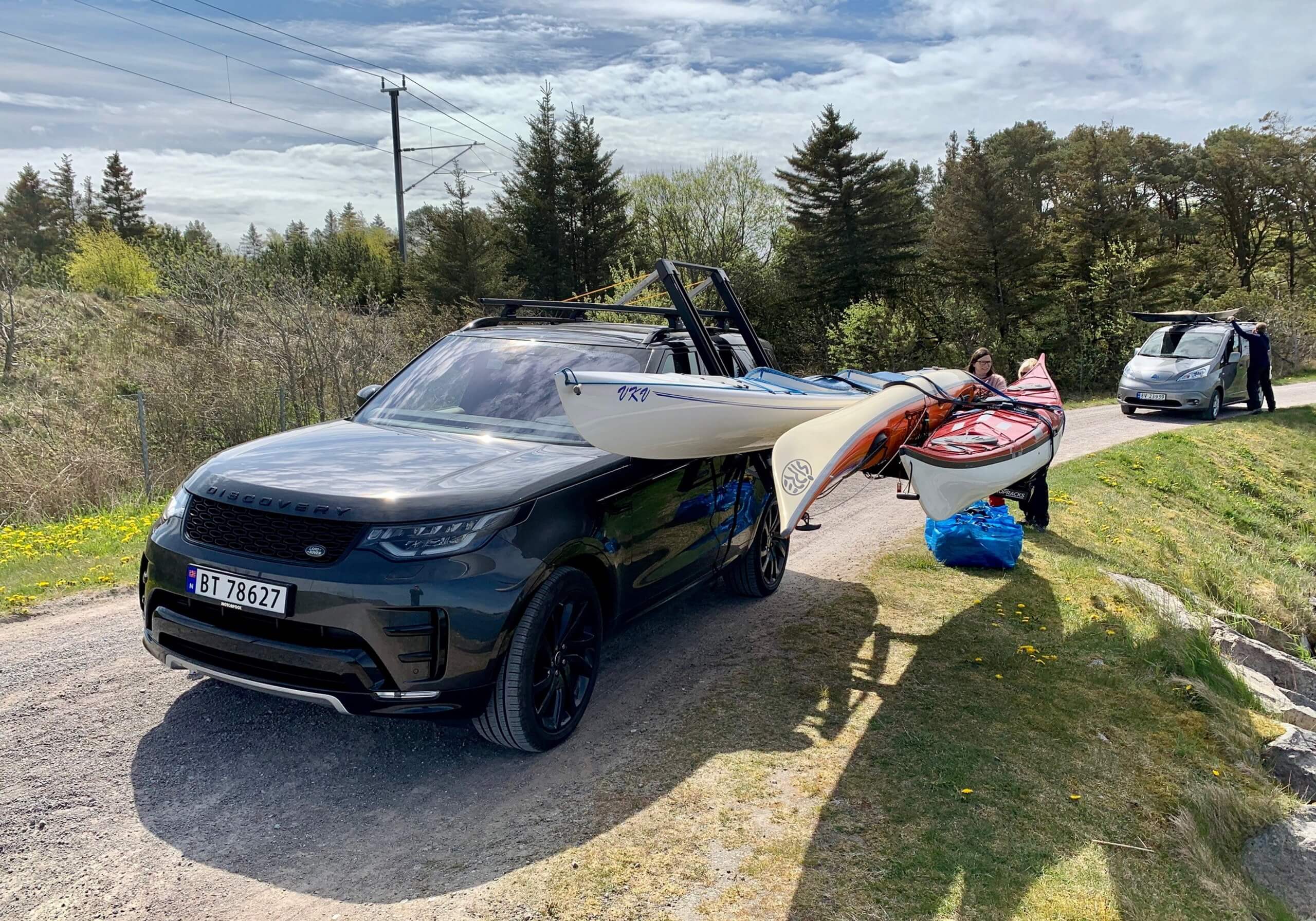 Land Rover Discovery 5 (2017 onwards):Dropracks XL roof loading system (vehicle roof connectors at extra cost)